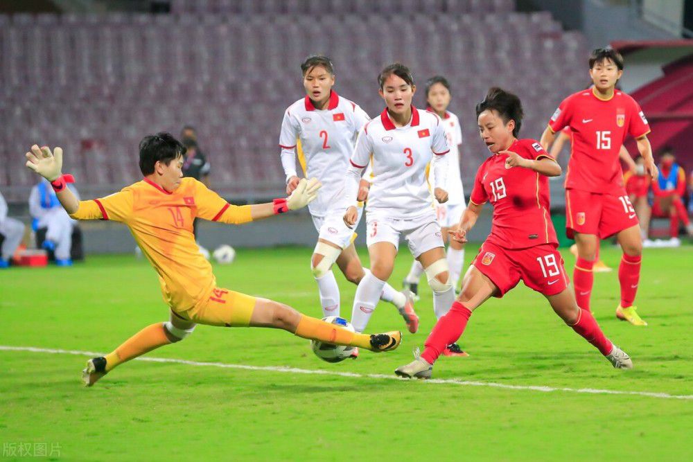 除此之外，国内唯一女性斯坦尼康摄影师邓璐、国内顶级特拍团队燃影也加入了电影《乌海》的拍摄，为影片的重头戏出谋划策